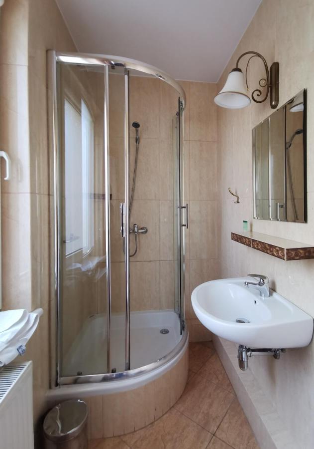 Hotel Zieliniec Poznan Dış mekan fotoğraf