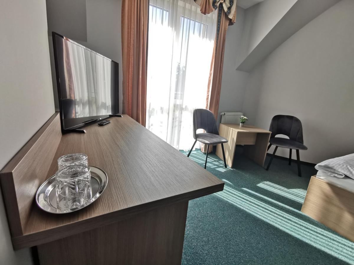 Hotel Zieliniec Poznan Dış mekan fotoğraf