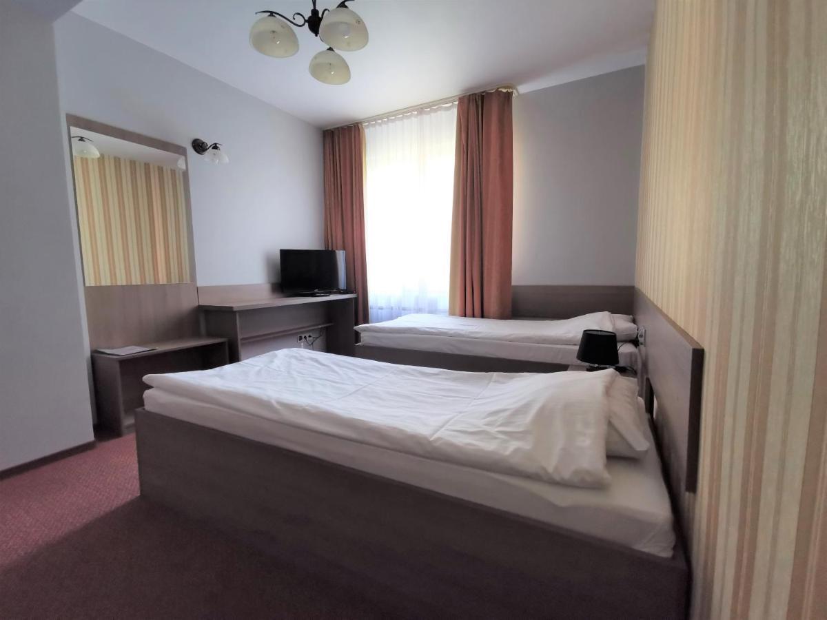 Hotel Zieliniec Poznan Dış mekan fotoğraf