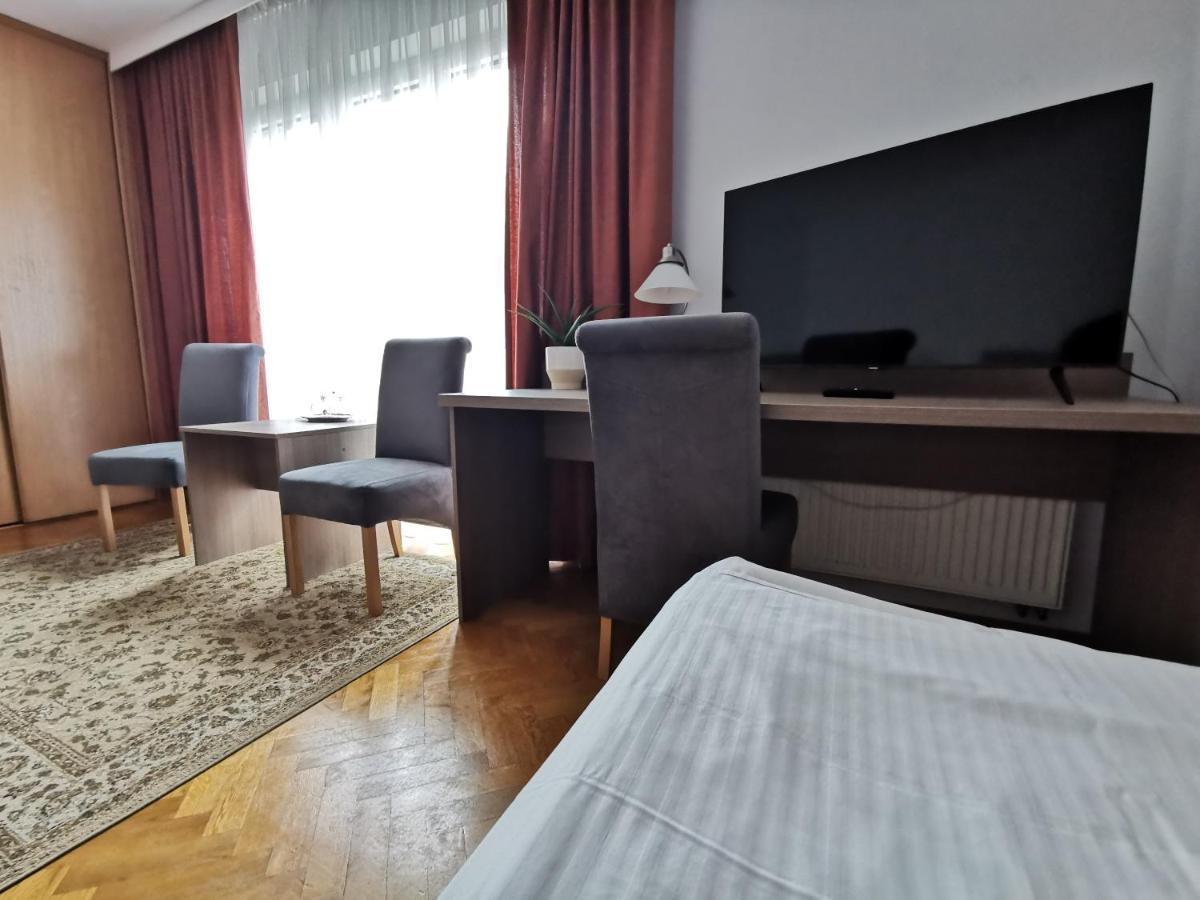 Hotel Zieliniec Poznan Dış mekan fotoğraf