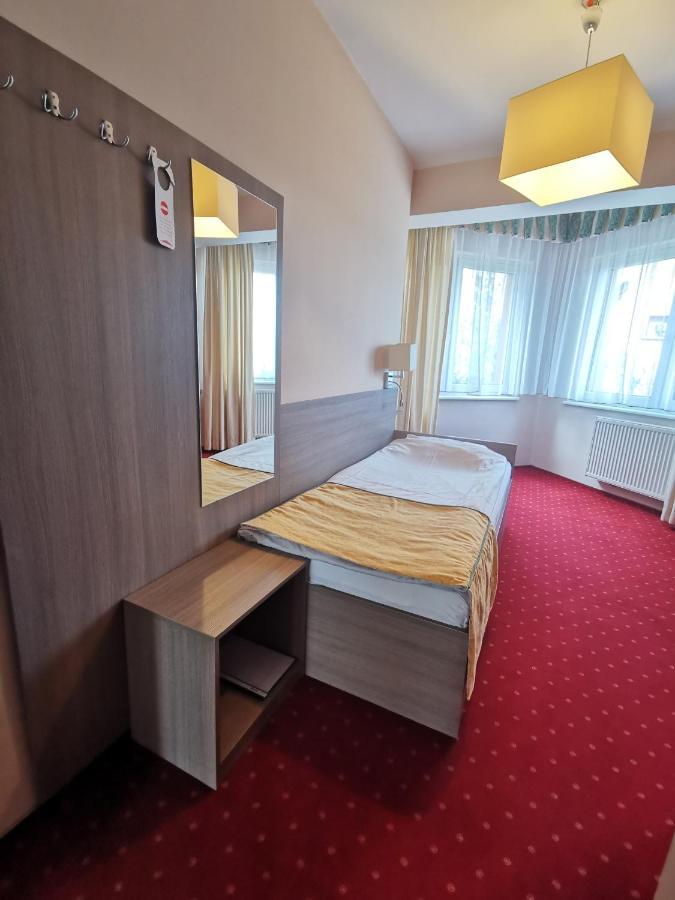 Hotel Zieliniec Poznan Dış mekan fotoğraf