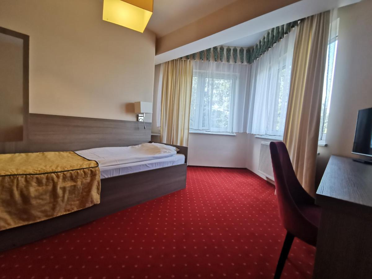 Hotel Zieliniec Poznan Dış mekan fotoğraf