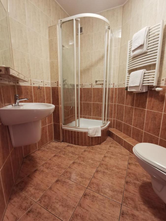 Hotel Zieliniec Poznan Dış mekan fotoğraf