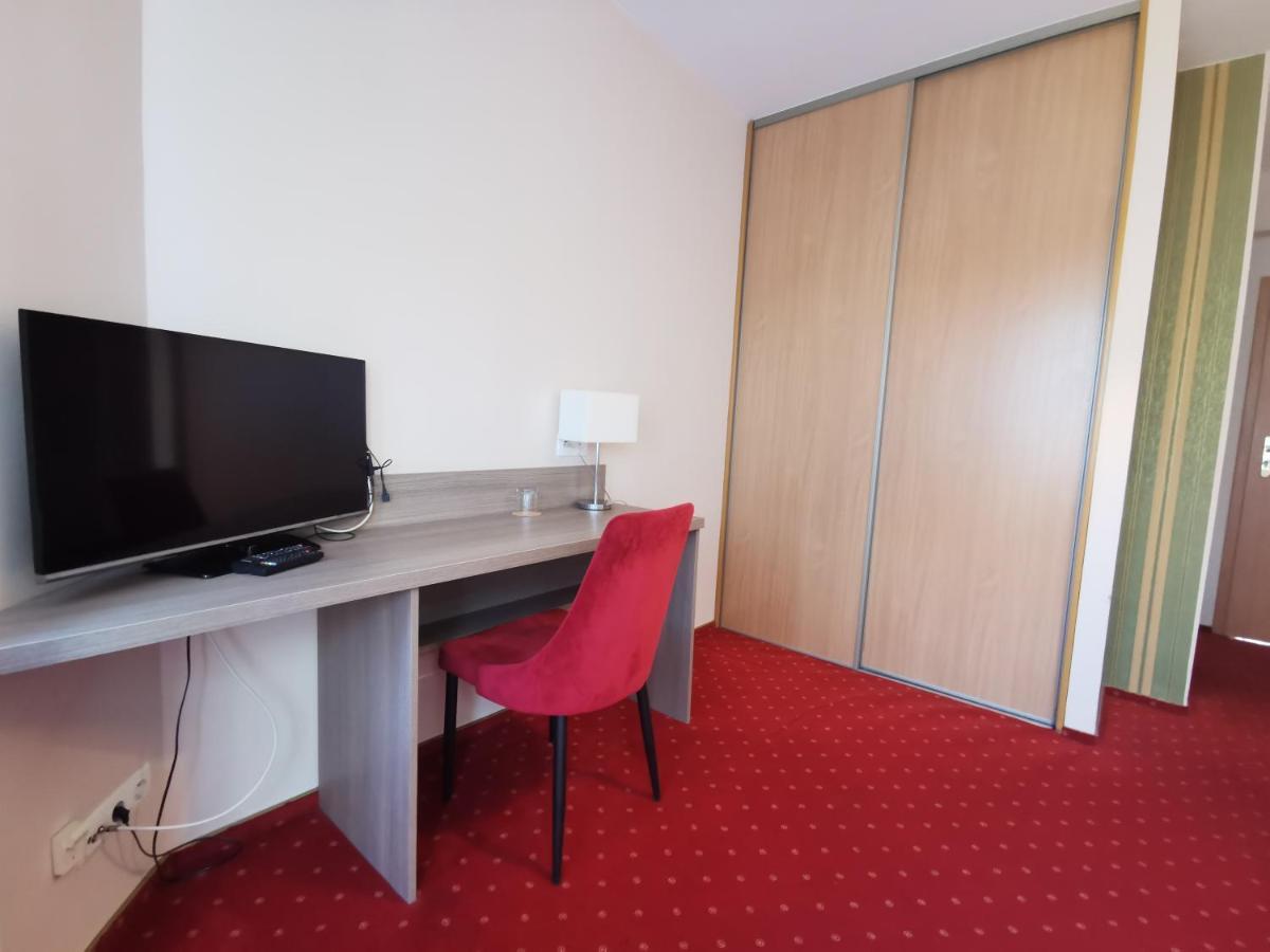 Hotel Zieliniec Poznan Dış mekan fotoğraf
